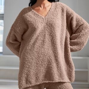 🌟SALE🌟 Aritzia Babaton Beige Fuzzy Oversized Eyelash Sweater